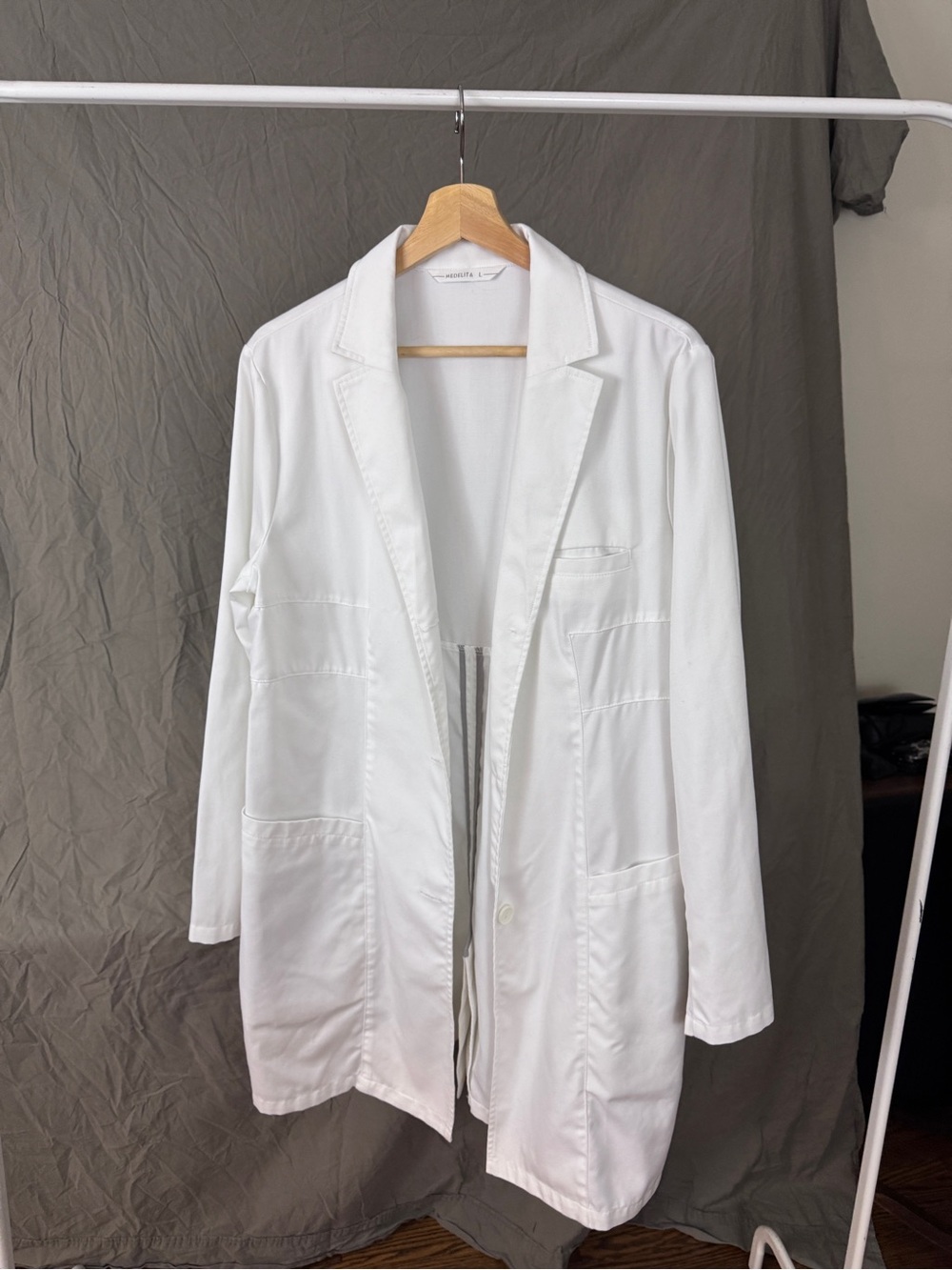 Medelita Vandi long white lab coat